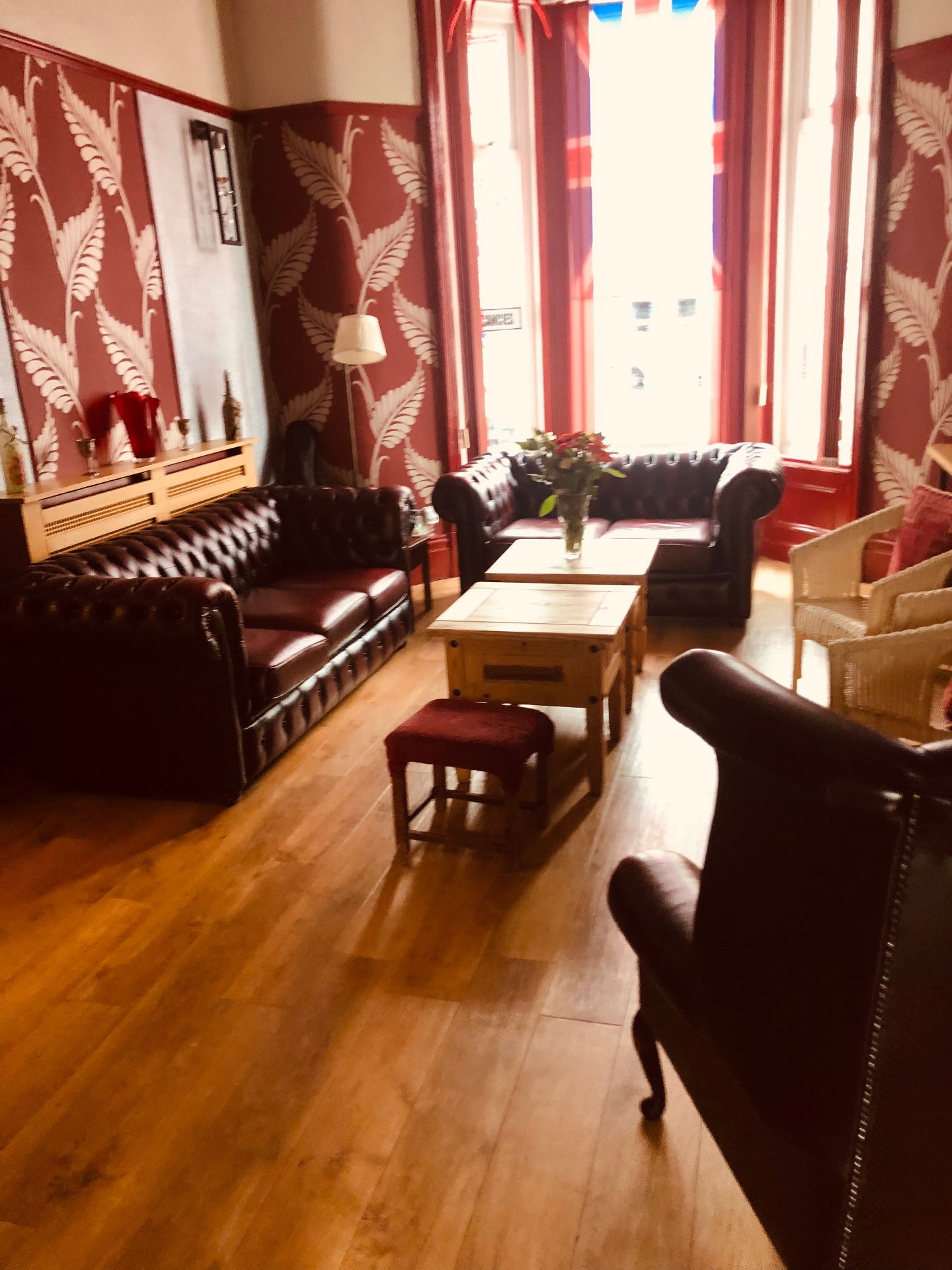Cosy sitting area with Chesterfield sofas